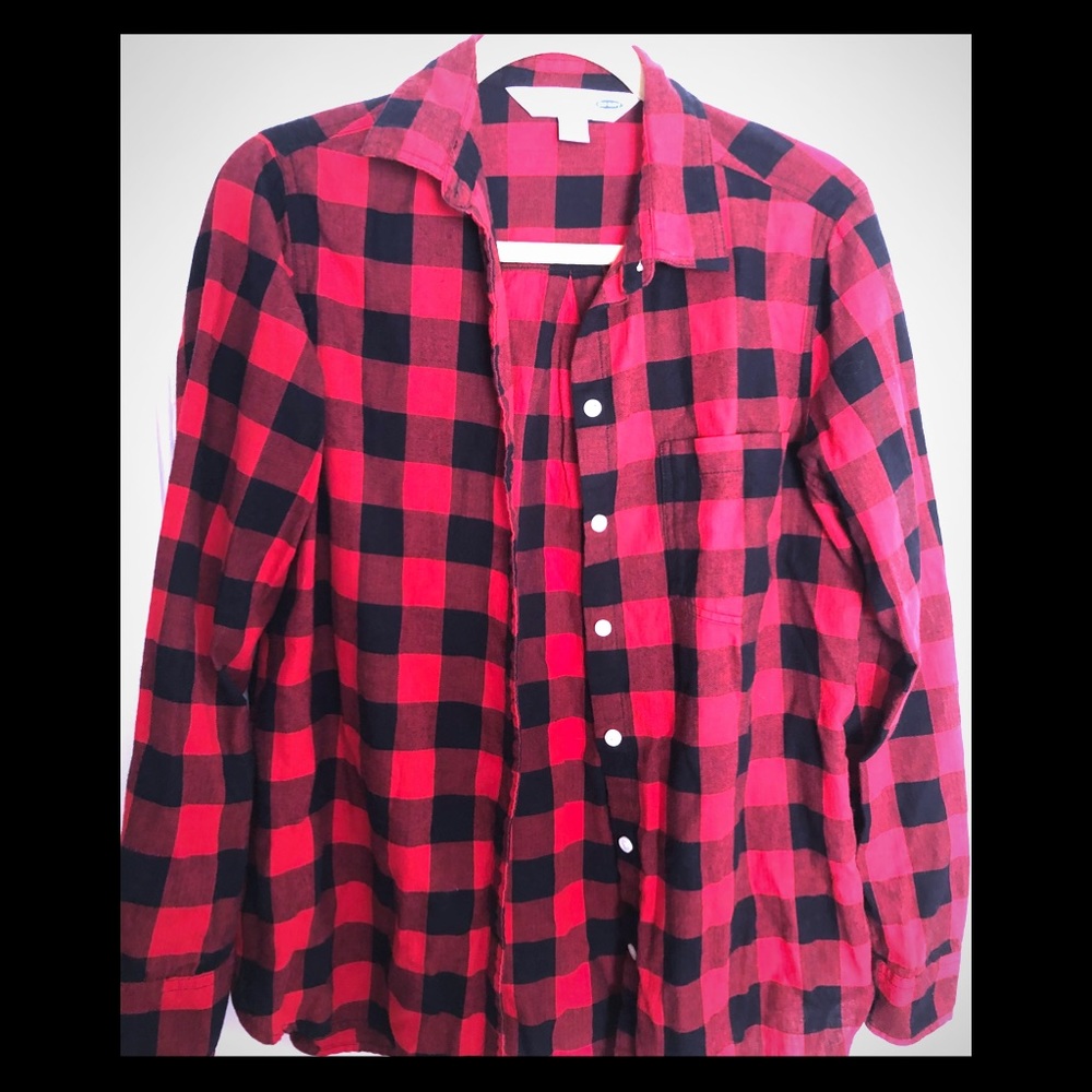 🍁🍂 Red & black plaid button up
